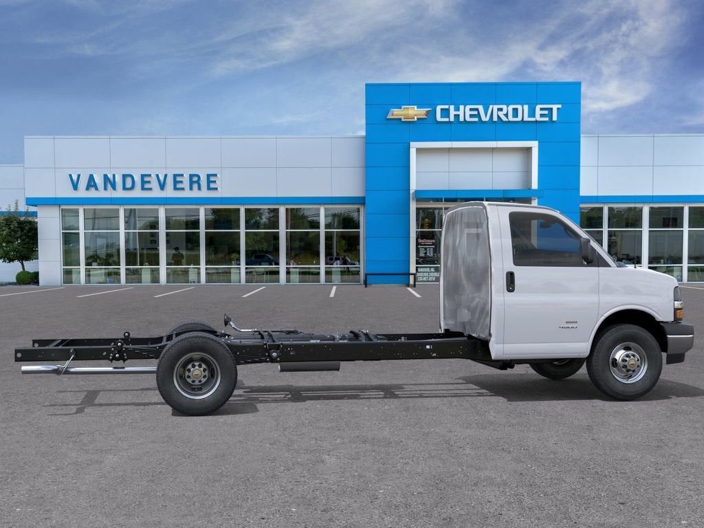 2026 Chevrolet Express Cutaway 3500 1WT