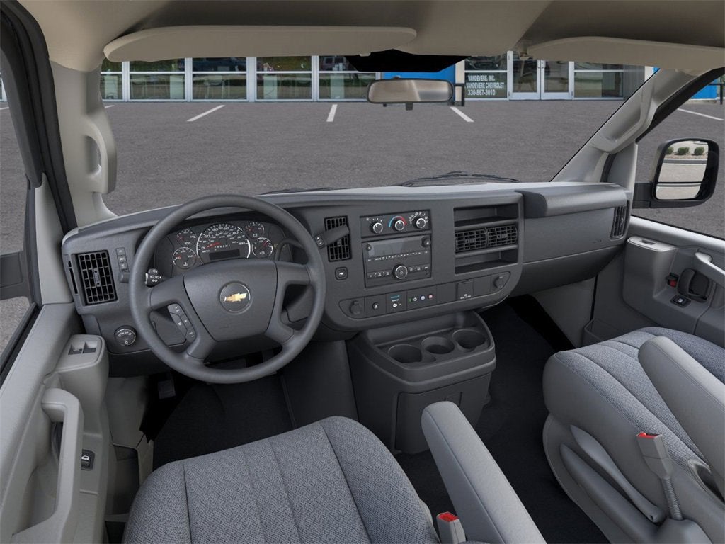 2025 Chevrolet Express Cutaway 3500 1WT