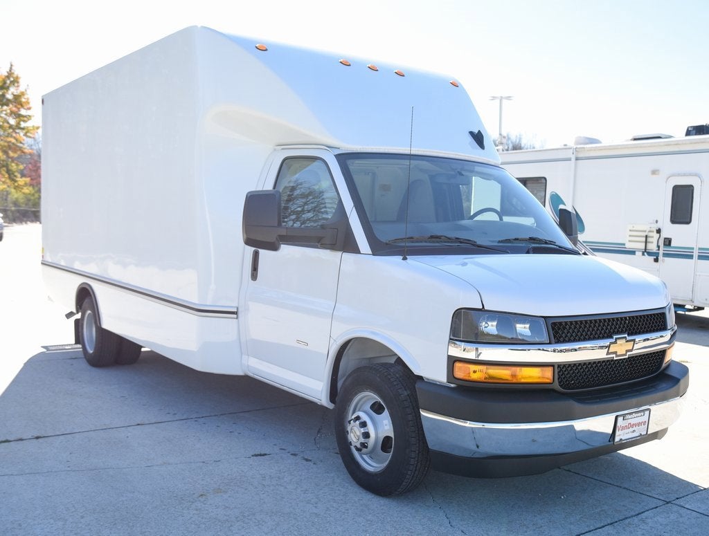 2025 Chevrolet Express Cutaway 3500 1WT