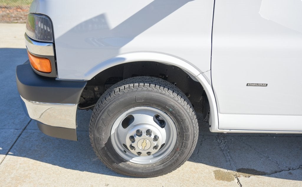 2025 Chevrolet Express Cutaway 3500 1WT