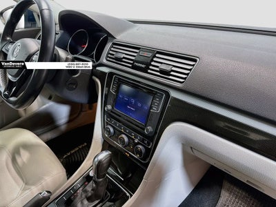 2019 Volkswagen Passat 2.0T SE R-Line