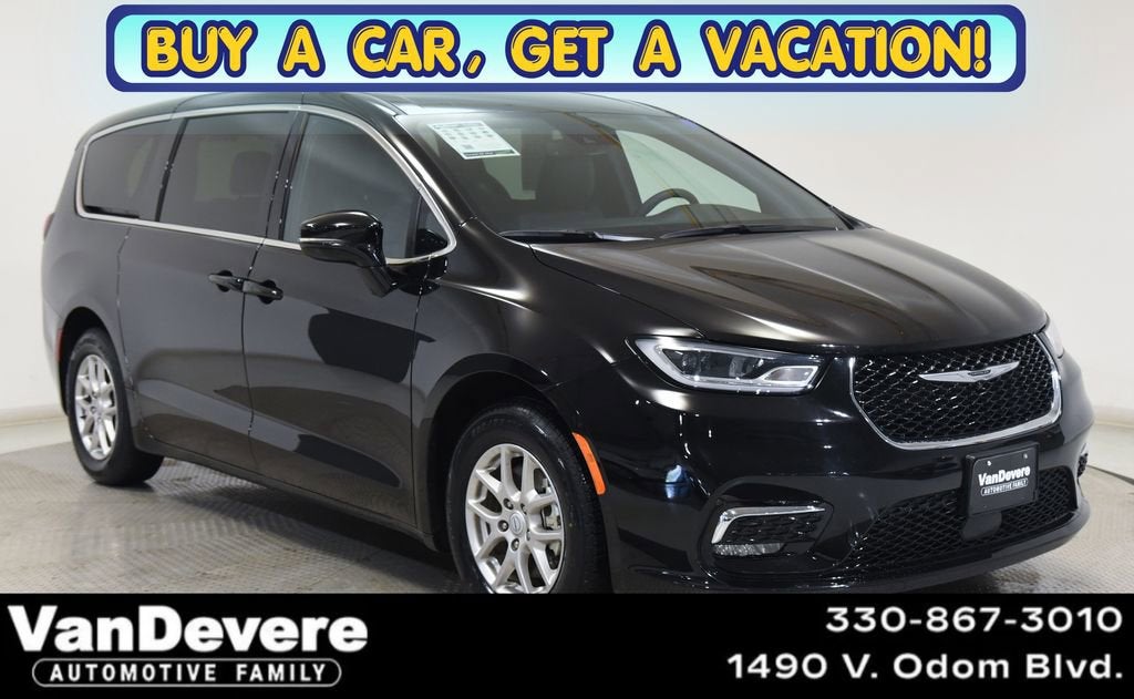 2025 Chrysler Pacifica Select