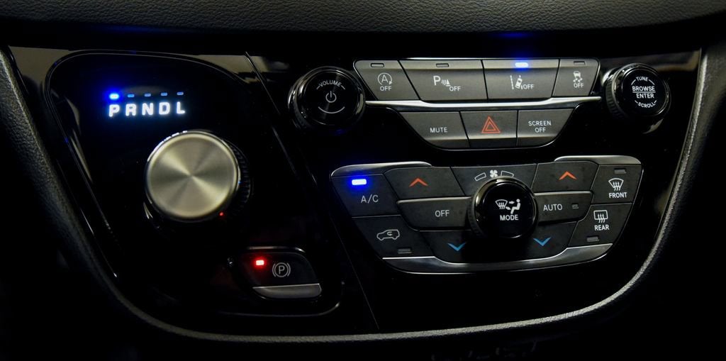 2025 Chrysler Pacifica Select