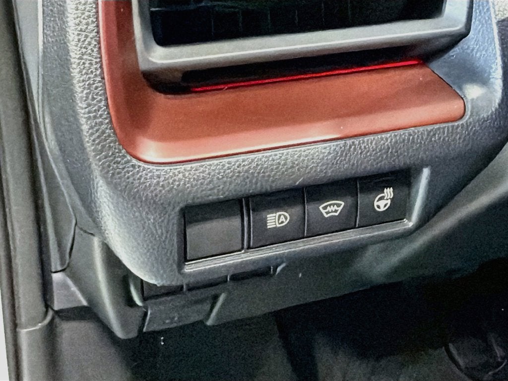 2025 Toyota Prius Plug-In Hybrid SE