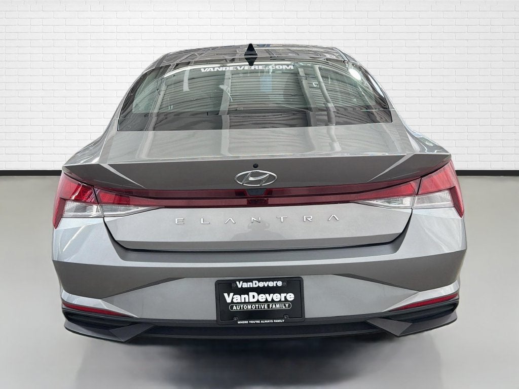 2023 Hyundai Elantra SE