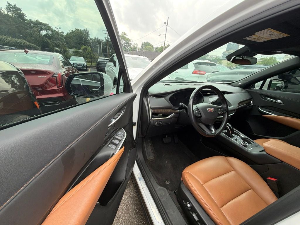 2023 Cadillac XT4 Premium Luxury