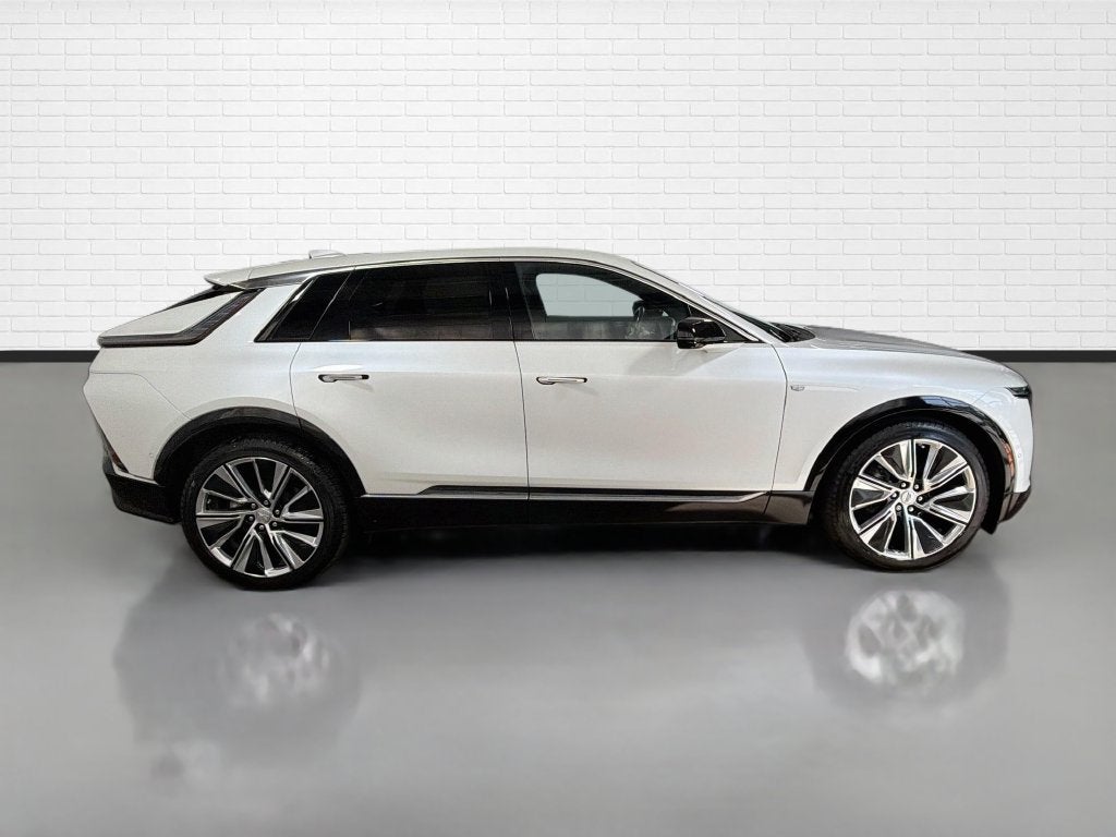2025 Cadillac LYRIQ Luxury 3