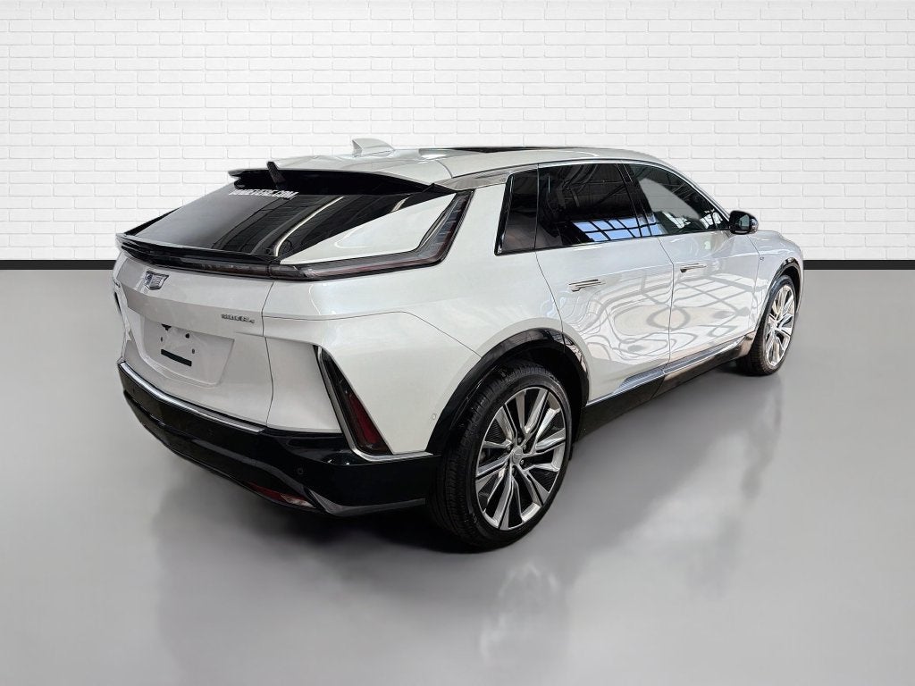 2025 Cadillac LYRIQ Luxury 3