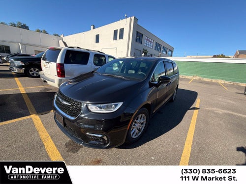 2026 Chrysler Pacifica Select