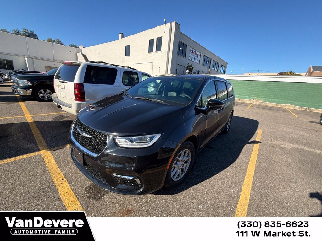 2026 Chrysler Pacifica Select