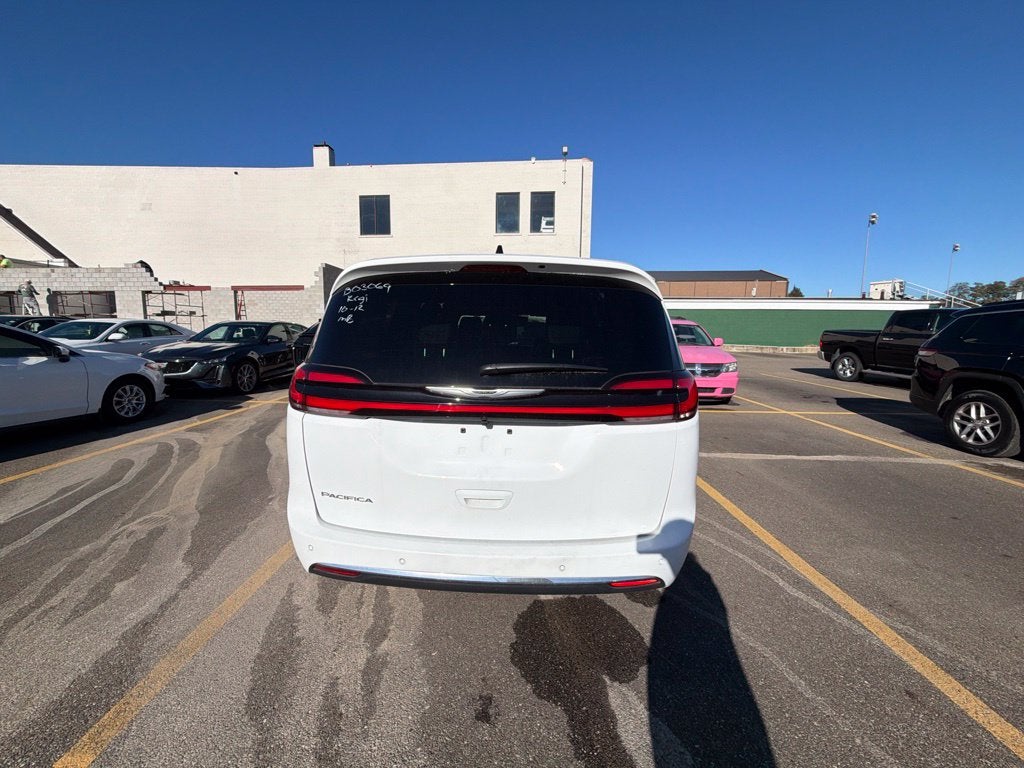 2026 Chrysler Pacifica Select