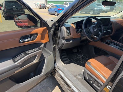 2024 Nissan Pathfinder Platinum