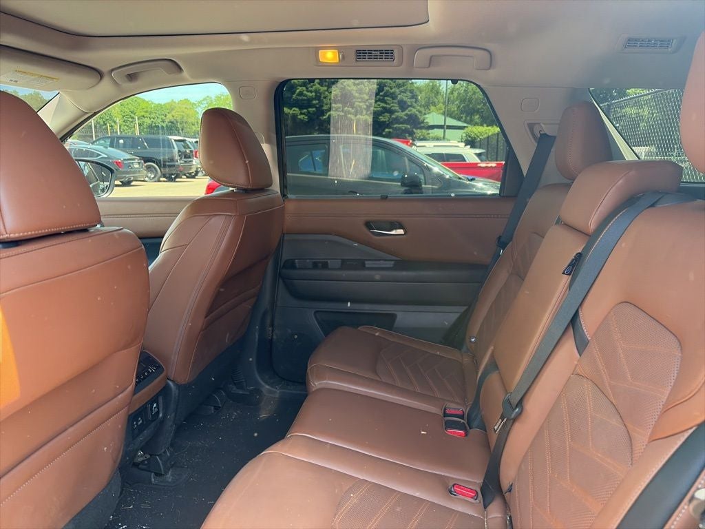 2024 Nissan Pathfinder Platinum