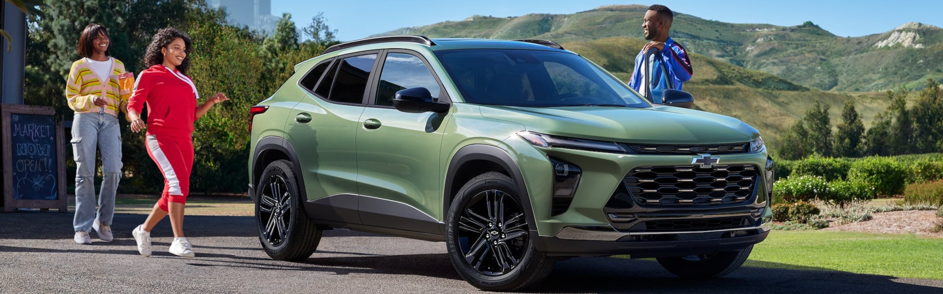 The infotainment system of the 2025 Chevrolet Trax in Akron, OH